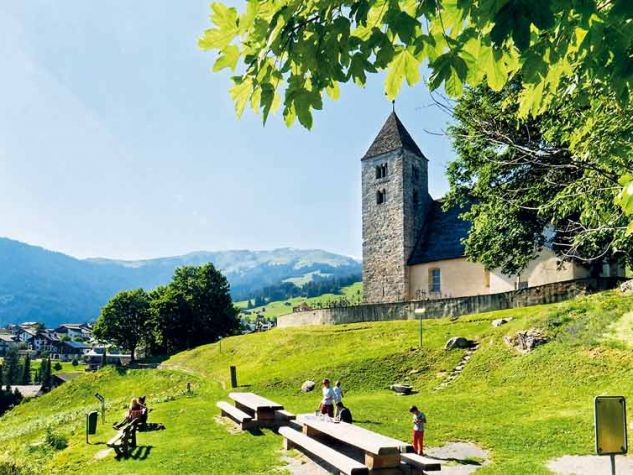 Remigiuskirche   zu Falera. Foto: Holger Uwe Schmitt / Wikipedia