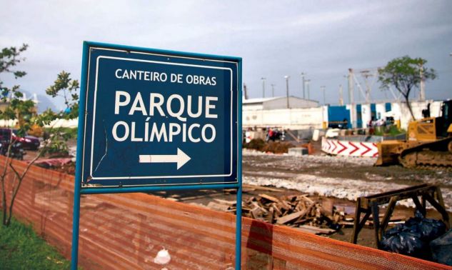 Ein Schild verweist auf die Baustelle des olympischen Parks in Rio. Ziemlich ruiniert ist der Ruf der Spiele kurz vor deren Beginn. picture alliance / dpa