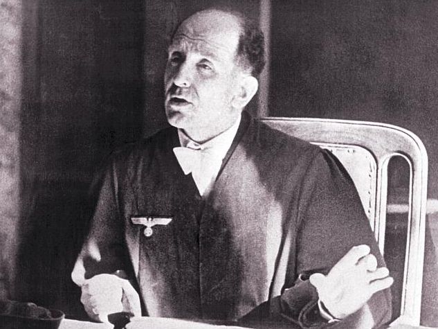 Roland Freisler, Präsident des Volksgerichtshofs, während des Prozesses gegen die Verschwörer vom 20. Juli 1944. Foto: dpa