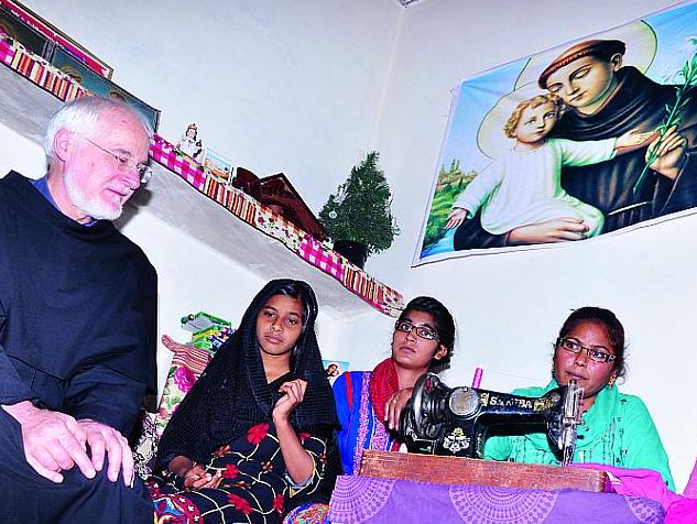 Der heilige Antonius hat es bis nach Pakistan geschafft. Helfen Sie durch Ihre Spende mit, dass die Gebete der bedrängten Christen hier nicht unerhört bleiben. P. Fabio Scarsato OFM Conv.