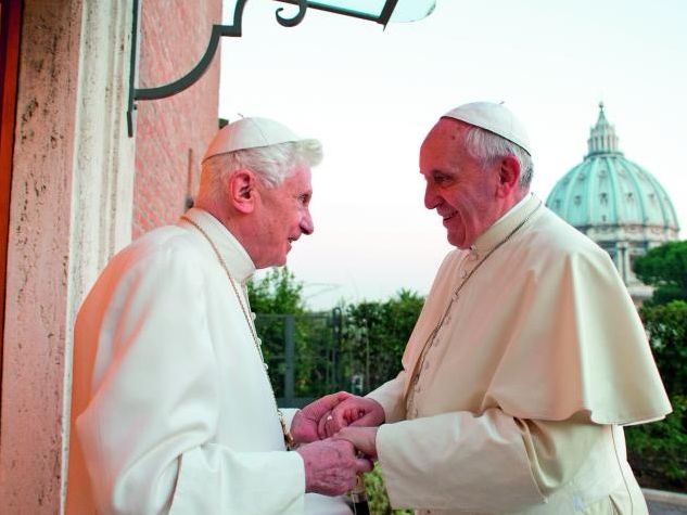 Den emeritierten Papst und seinen Nachfolger Papst Franziskus verbindet ein offenkundig herzliches Verhältnis. Servizio fotograficoOR/CPP